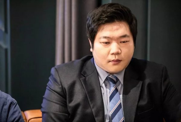 我们拭目以 我们拭目以