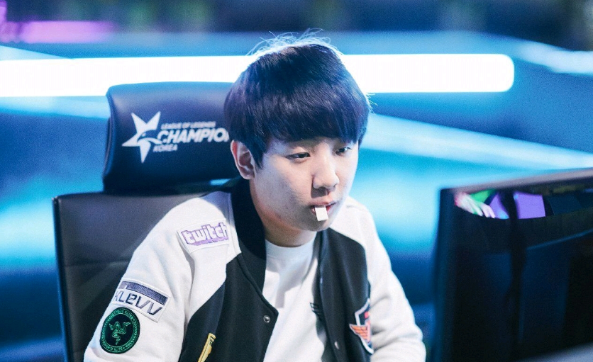 中表现十分 中表现十分