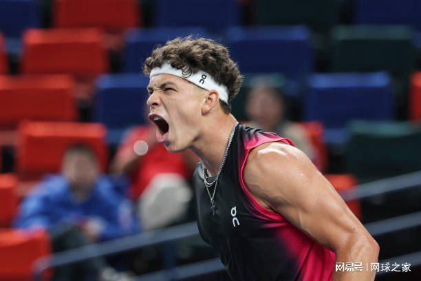 他以全面的 他以全面的